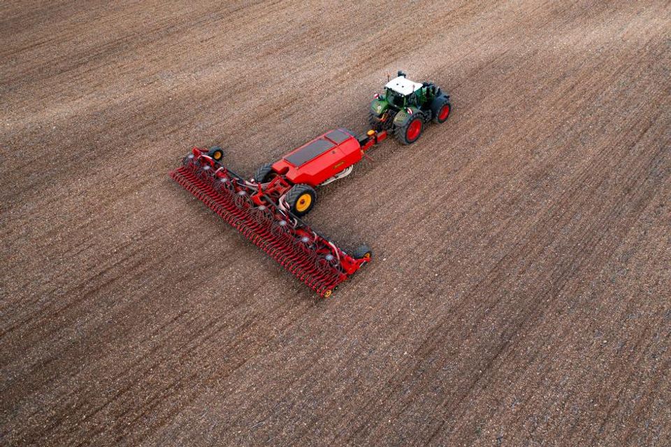 Väderstad Inspire ventes også at få et vist publikum i Danmark. Her er det Inspire 1200 C med gødningsplacering.